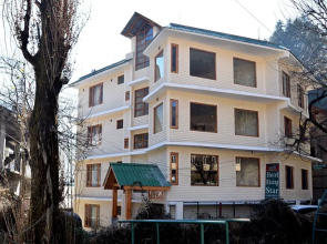 OYO 11552 Hotel Rising Star