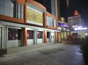 Goroomgo Sharda Regency Raipur