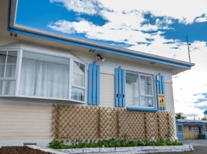 Beach lodge motel