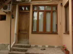 Centrally located house with garden