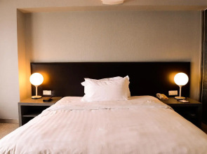 Yi-Wu Commatel Hotel