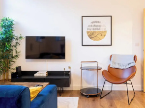Modern 2- Bedroom Apartment in Central Redhill!