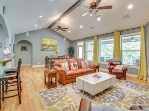 < 5 Mi to Lake Desoto: Grand Hot Springs Home