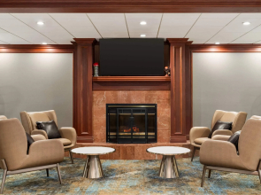 La Quinta Inn & Suites by Wyndham Madison American Center