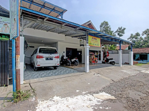 SPOT ON 91506 Guest House Putri Raja