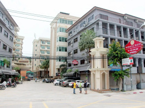 Royal Q&D Suites Hotel