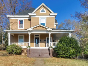 Cozy Roanoke Vacation Rental: 2 Mi to Downtown!