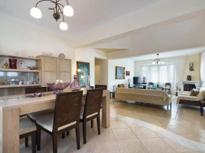 Charming Luxury Villa for 16 People