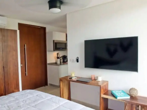 Romantic Penthouse Studio Get Away With Private Splash Pool- PENT HOUSE 3 B- By Salt-Kisses