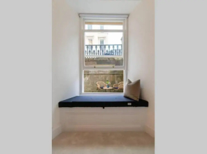 The West End Retreat - Luxurious Apartment - Prime Location
