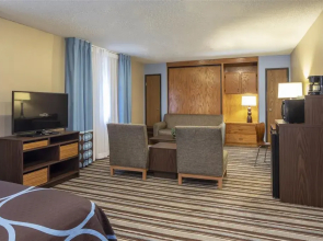 Super 8 by Wyndham Steubenville