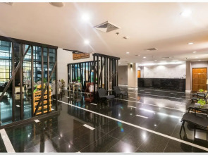 Sea Me Spring Too Hotel