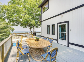 Private Beachfront Lake Michigan Rental w/ Kayaks