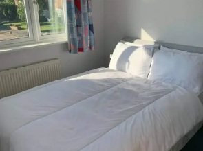 Cozy Beach House in Sandown - 3 Bedrooms