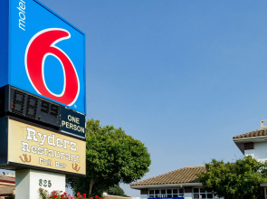Motel 6 Oakdale, CA