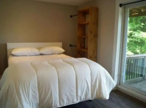 6 Bed Chalet w/ Hot Tub, Unit 8L
