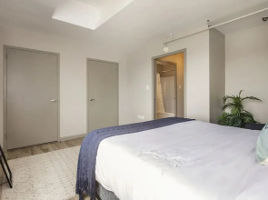 Contemporary 1 bedroom | CozySuites