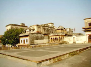 Mahalkhas Palace