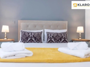 LARGE 4bed with BT Sports inc FREE parking by Klarok Accommodation Ltd