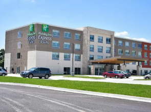 Holiday Inn Express & Suites Bensenville - O'Hare by IHG