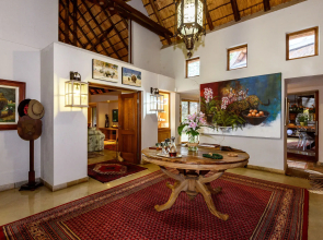 Khaya Ndlovu Safari Manor