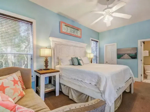 GOING COASTAL 3 Bedroom Holiday Home by Five Star Properties