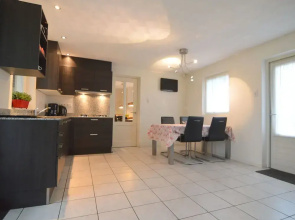 Lovely Group Home With Lots of Privacy, Ideal for Families and Friends
