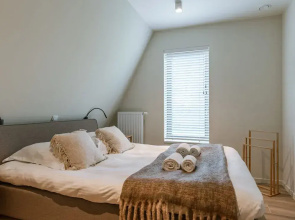 Spacious Top-flour Apartment With Private Parking