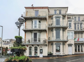 6 Searock Apartments