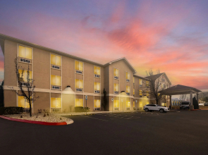 Comfort Inn & Suites Airport