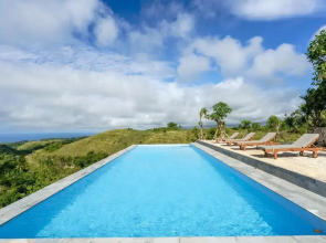 Pini Sentana Village