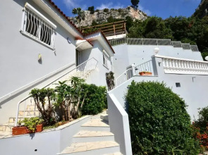 Villa piscine Eze bord de mer à 500m de la plage