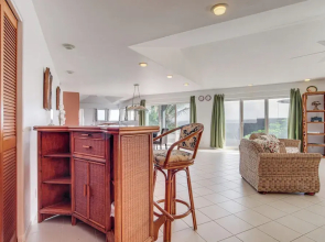 Oceanfront Keaau Gem: Ocean & Sunrise Views, Pool