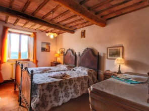 Cozy Farmhouse with Swimming Pool in Le Tolfe near Florence