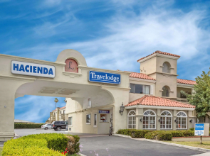 Travelodge by Wyndham Costa Mesa Newport Beach Hacienda