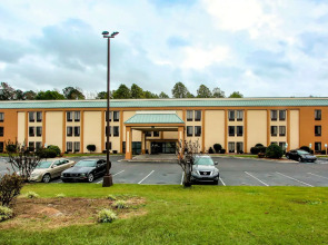 La Quinta Inn & Suites by Wyndham Fayetteville I-95