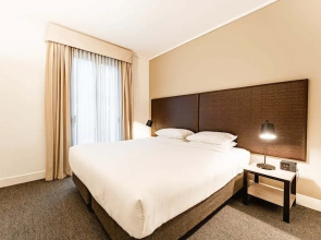 Chic 1-bed in East Melbourne With Gym & Pool
