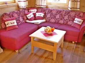 Almchalet Alpenflora