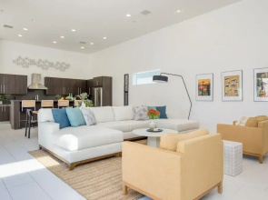 Polo Villa 6 by Avantstay Features Expansive Putting Green Pool Spa Outdoor Firepit 260324 5 Bedrooms