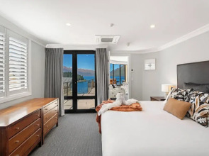 3-Bedroom Penthouse Apartment - The Beacon 1002