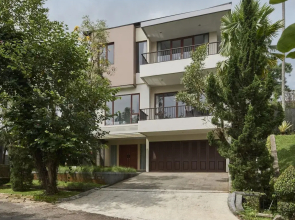 Oyama City View 4BR Villa with a Heated Pool