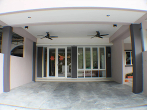 Bercham Vacation House