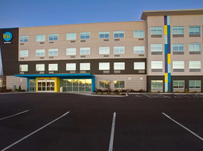 Tru by Hilton Alcoa Knoxville Airport