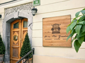 Apartments Hiša Pod Gradom