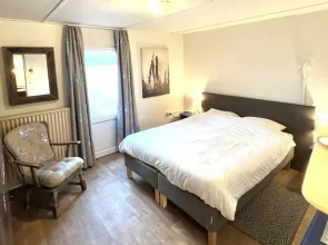 Farmhouse in Nederweert Near Canal Trails