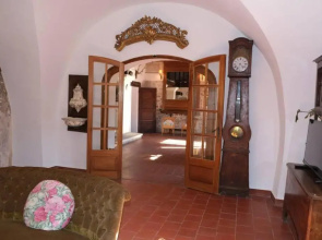 Typical mas provençal with swimming pool in a small hamlet near Mouriès in the Alpilles in Provence- 8 persons LS1-361 OUSTAU D'ANTAN