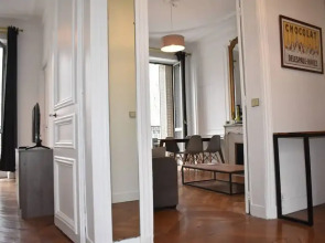 Parisian Apartment In Prime Location