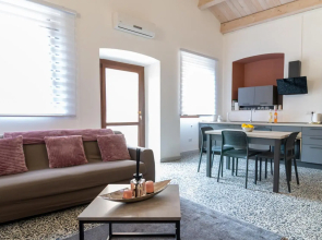 Welcomely - Xenia Boutique House With Garden
