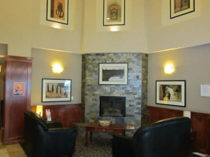 Lakeview Inns & Suites - Fort Nelson