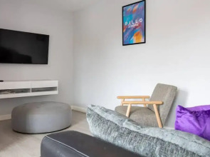 Lovely One-bedroom Serviced Apartment in Eccles